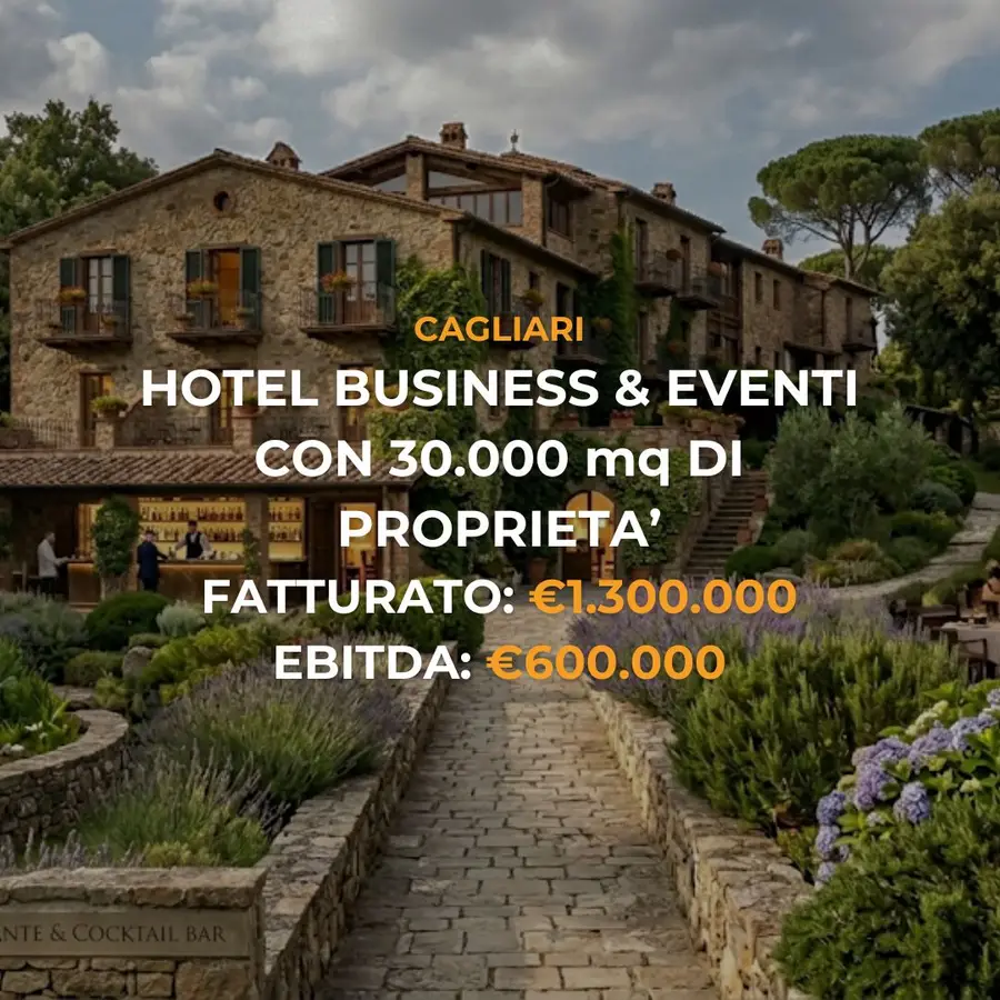 Stone hotel building with landscaped path and terrace, overlaid by Italian text showing financial figures: FATTURATO €1.300.000 and EBITDA €600.000, in white and orange.